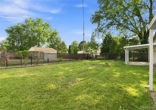 Photo 5 of Sale Pending at 7024 N Evangeline St, Dearborn Heights, MI 48127 | MLS# 61020824 | Listing updated on 2026-08-30