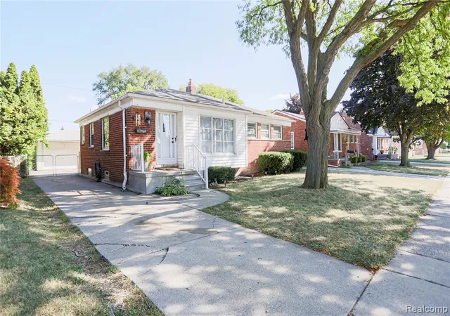 Photo 3 of Single family home for sale at 18441 Frazho Rd, Roseville, MI 48066 4903 | MLS# 61025300 | Listing updated on 2026-09-13