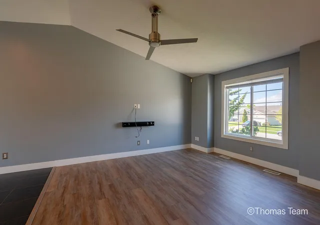 Photo 3 of Sale Pending at 698 Silver Brk Dr, Grand Rapids, MI 49548 | MLS# 70529083 | Listing updated on 2026-05-08
