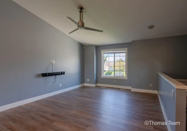 Photo 4 of Sale Pending at 698 Silver Brk Dr, Grand Rapids, MI 49548 | MLS# 70529083 | Listing updated on 2026-05-08
