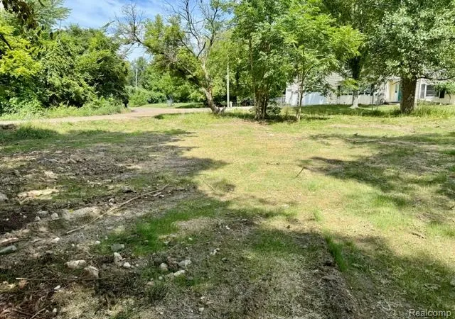 Photo 3 of Sale Pending at 530 Peninsula Dr, Columbiaville, MI 48421 9775 | MLS# 61023948 | Listing updated on 2026-08-31
