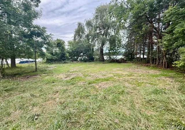 Photo 6 of Sale Pending at 530 Peninsula Dr, Columbiaville, MI 48421 9775 | MLS# 61023948 | Listing updated on 2026-08-31