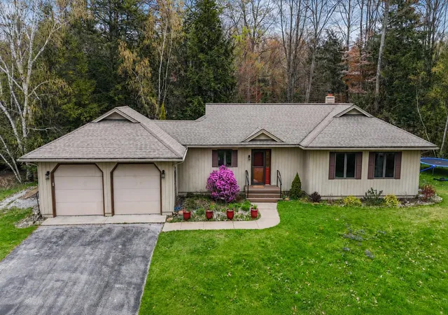 Homes for sale in Elk Rapids, MI | 6831 E Harbor Dr, Elk Rapids, MI 49629 | MLS# 80068827
