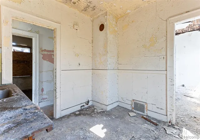 3rd image of 2223 Gray St, Detroit, MI 48215 2644 | MLS# 61001969