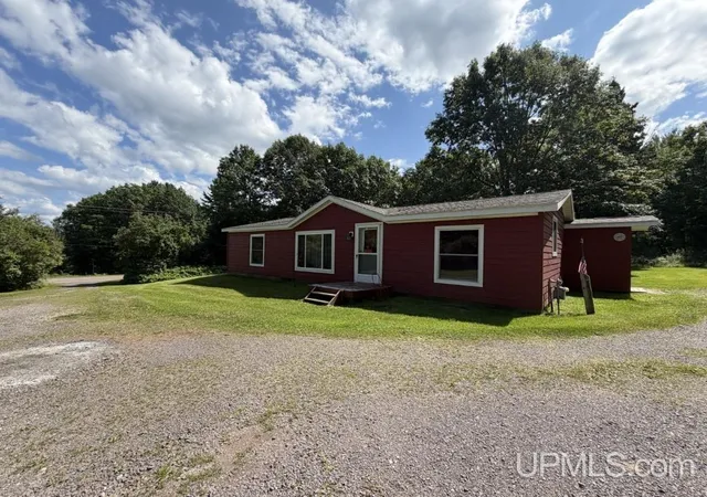 Photo 3 of Single family home for sale at 15412 Mission Rd, Baraga, MI 49908 | MLS# 50218863 | Listing updated on 2026-09-02