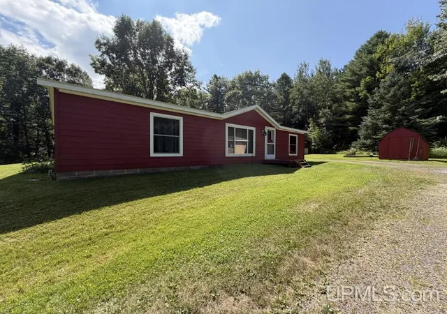 Photo 3 of Single family home for sale at 15412 Mission Rd, Baraga, MI 49908 | MLS# 50218863 | Listing updated on 2026-09-02