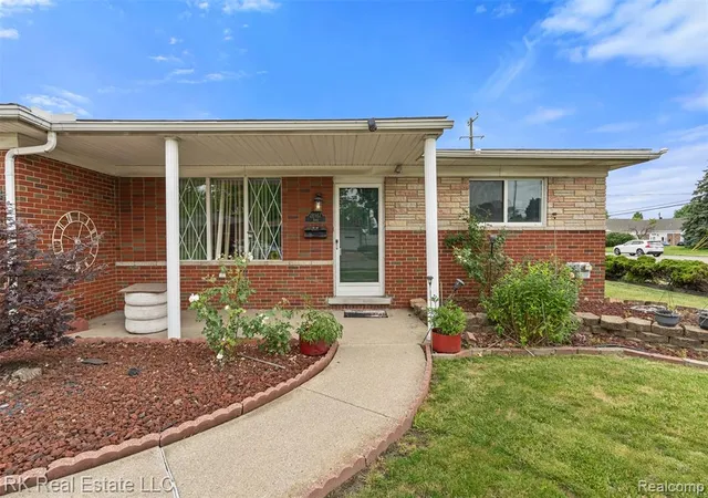 5th image of 28987 James Dr, Warren, MI 48092 5618 | MLS# 61003543