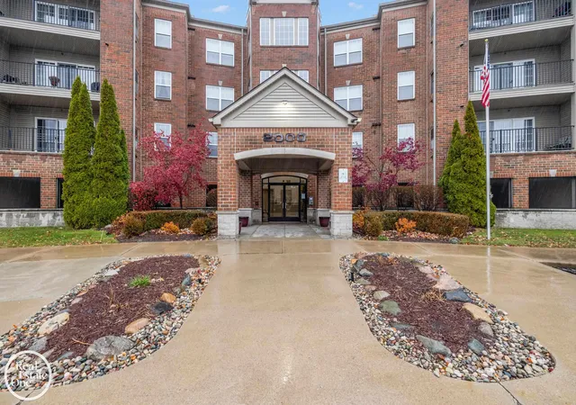 Photo 3 of Condo for sale at 2118 Country Clb Dr #10, Saint Clair Shores, MI 48082 | MLS# 50211545 | Listing updated on 2026-08-10