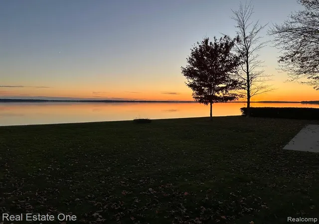 Homes for sale in Houghton Lake, MI | 8175 Houghton Lake, Houghton Lake, MI 48629 | Houzeo