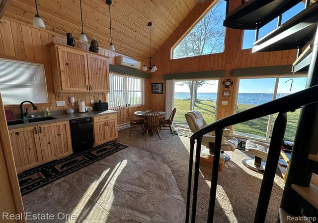 Homes for sale in Houghton Lake, MI | 8175 E Houghton Lake, Houghton Lake, MI 48629