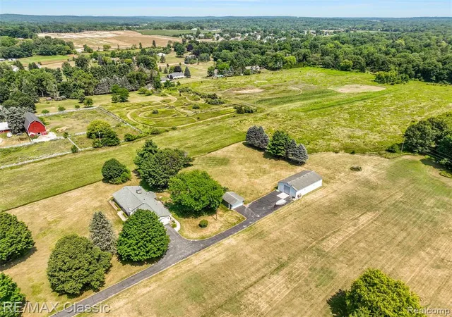 Photo 4 of Sale Pending at 28200 N Dixboro Rd, South Lyon, MI 48178 | MLS# 61017509 | Listing updated on 2026-08-12