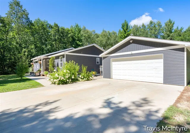 Photo 2 of Single family home for sale at 20392 Gates Rd, Howard City, MI 49329 | MLS# 70554670 | Listing updated on 2026-08-27