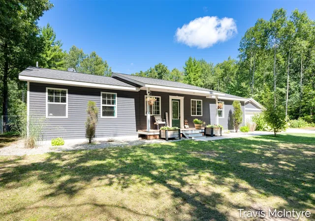 Photo 3 of Single family home for sale at 20392 Gates Rd, Howard City, MI 49329 | MLS# 70554670 | Listing updated on 2026-08-27