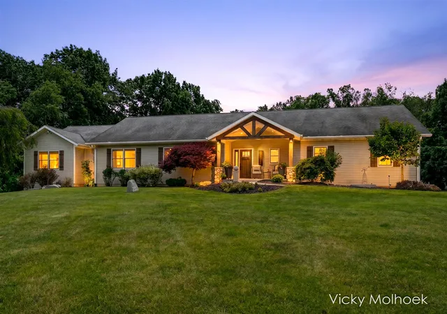 2nd image of 817 Pheasant Ridge Dr, Hastings, MI 49058 | MLS# 70540345