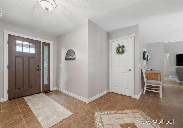 4th image of 817 Pheasant Ridge Dr, Hastings, MI 49058 | MLS# 70540345