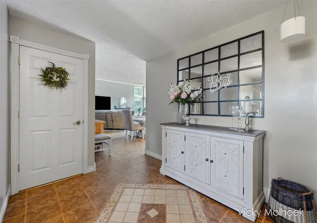 5th image of 817 Pheasant Ridge Dr, Hastings, MI 49058 | MLS# 70540345