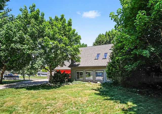 Photo 3 of Sale Pending at 813 Tierra St, Grand Rapids, MI 49508 | MLS# 70539151 | Listing updated on 2026-08-22