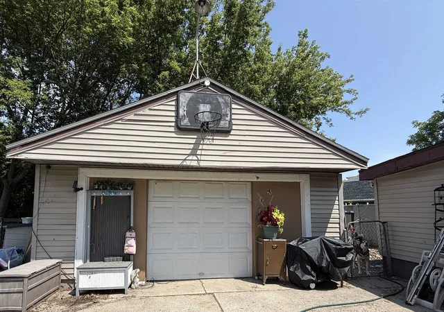 Photo 3 of Single family home for sale at 405 Mcgraw St, Bay City, MI 48708 | MLS# 50216775 | Listing updated on 2026-09-29