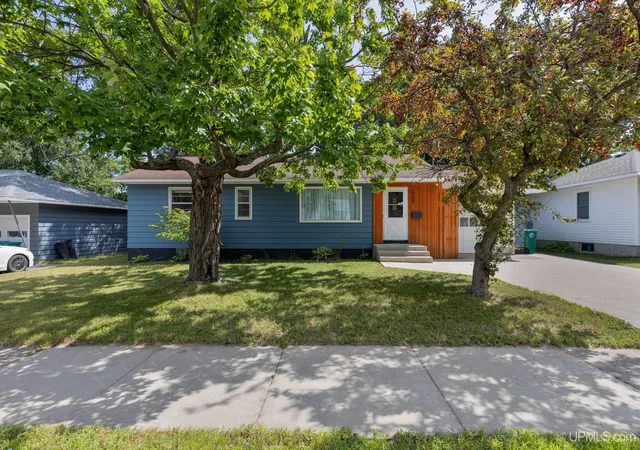 1st image of 1508 Lincoln Ave, Marquette, MI 49855 | MLS# 50219526