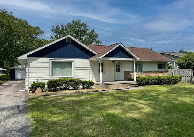 Homes for sale in Essexville, MI | 1197 Heavenridge Rd, Essexville, MI 48732 | MLS# 50211224