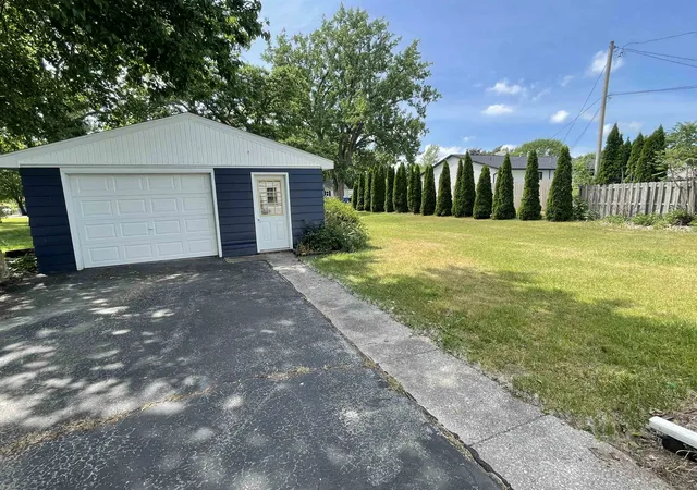 Homes for sale in Essexville, MI | 1197 Heavenridge Rd, Essexville, MI 48732 | MLS# 50211224