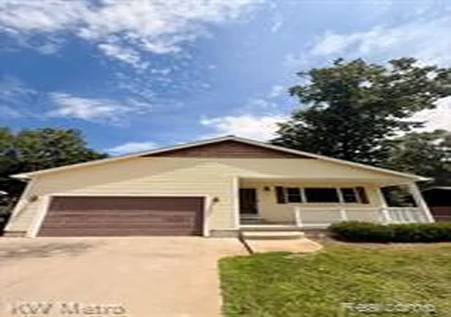 Homes for sale in Lake Orion, MI | 655 Sherry Dr, Lake Orion, MI 48362 | MLS# 61003049