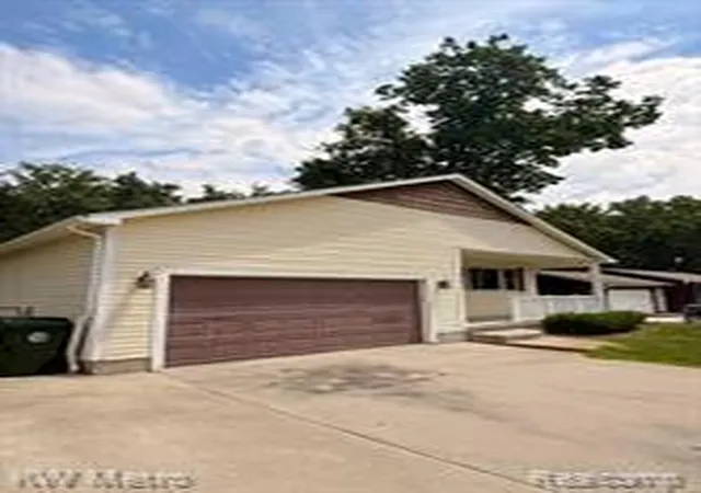 Homes for sale in Lake Orion, MI | 655 Sherry Dr, Lake Orion, MI 48362 | MLS# 61003049