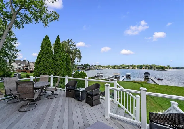 Photo 2 of Single family home for sale at 1424 W Oakley Park Rd, Commerce Twp, MI 48390 1141 | MLS# 61025731 | Listing updated on 2026-08-31