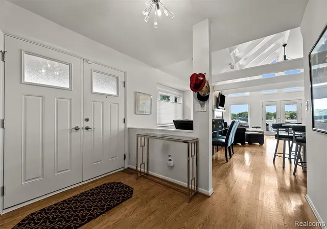 Photo 5 of Single family home for sale at 1424 W Oakley Park Rd, Commerce Twp, MI 48390 1141 | MLS# 61025731 | Listing updated on 2026-08-31