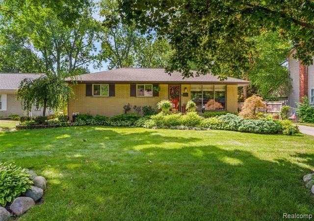 Photo 1 of Sale Pending at 15861 Foch St, Livonia, MI 48154 3464 | MLS# 61023145 | Listing updated on 2026-09-09