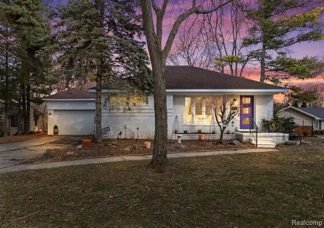 Single family home for sale at 2665 Middlebelt Rd, West Bloomfield, MI 48324 | MLS# 60916024 | Listing updated on 2025-10-02