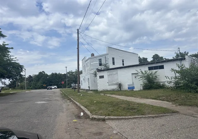 Photo 2 of Multi family home for sale at 3009&3013 Merriam St, Muskegon, MI 49444 | MLS# 70545149 | Listing updated on 2026-08-15