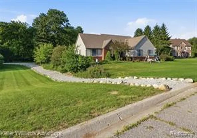 Homes for sale in South Lyon, MI | 9722 Sunnywood Trl, South Lyon, MI 48178 | MLS# 61009753