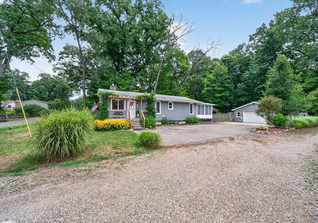 3rd image of 172 St Marys Lake Rd, Battle Creek, MI 49017 | MLS# 80072133