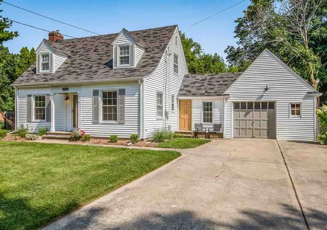 2nd image of 1028 Clover St, Kalamazoo, MI 49008 | MLS# 70222033