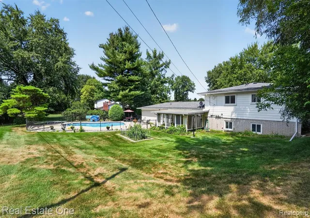 43rd image of 219 Allen Lake Dr, White Lake, MI 48386 2406 | MLS# 61023348