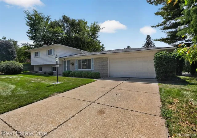 Photo 3 of Single family home for sale at 219 Allen Lake Dr, White Lake, MI 48386 2406 | MLS# 61023348 | Listing updated on 2026-09-06
