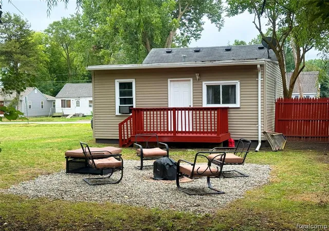 2nd image of 2227 E Boatfield Ave, Burton, MI 48529 1783 | MLS# 61023345