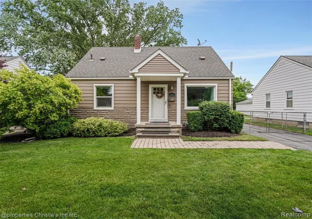 Homes for sale in Berkley, MI | 1864 Cummings Ave, Berkley, MI 48072 | MLS# 61005860