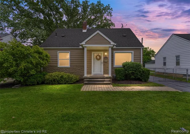 Homes for sale in Berkley, MI | 1864 Cummings Ave, Berkley, MI 48072 | MLS# 61005860