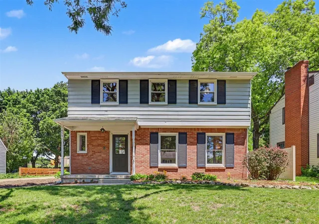 Photo 2 of Sale Pending at 1653 Ridgeview St, Grand Rapids, MI 49506 | MLS# 70539331 | Listing updated on 2026-06-30