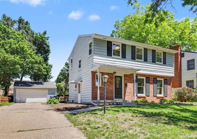 Photo 3 of Sale Pending at 1653 Ridgeview St, Grand Rapids, MI 49506 | MLS# 70539331 | Listing updated on 2026-06-30