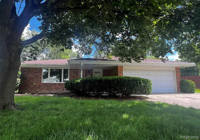 Photo 1 of Single Family Residence at 3582 Paddington Dr, Troy, MI 48084 | MLS# 61005058 | | Sold on 2026-08-05