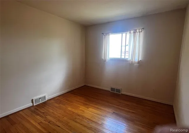 Photo 3 of Single Family Residence at 3582 Paddington Dr, Troy, MI 48084 | MLS# 61005058 | | Sold on 2026-08-05