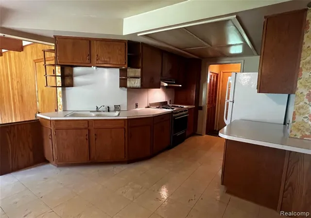 Photo 4 of Single Family Residence at 3582 Paddington Dr, Troy, MI 48084 | MLS# 61005058 | | Sold on 2026-08-05