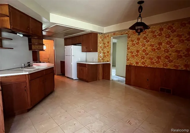 Photo 5 of Single Family Residence at 3582 Paddington Dr, Troy, MI 48084 | MLS# 61005058 | | Sold on 2026-08-05