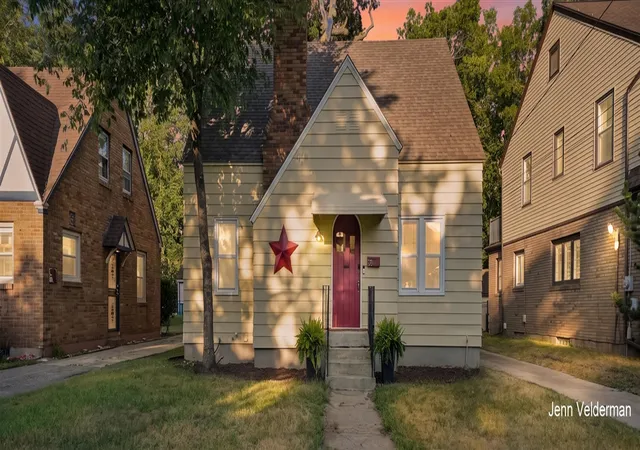 Photo 2 of Sale Pending at 1236 Benjamin Ave, Grand Rapids, MI 49506 | MLS# 70547686 | Listing updated on 2026-08-31