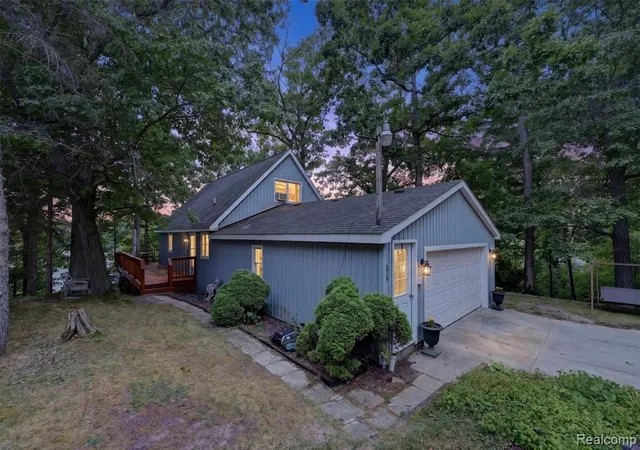1st image of 679 N Long Lake Blvd, Lake Orion, MI 48362 | MLS# 61017030