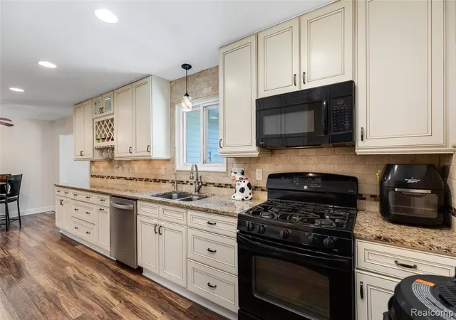 Photo 4 of Sale Pending at 5220 Rockway Dr, Columbiaville, MI 48421 | MLS# 61017159 | Listing updated on 2026-08-16