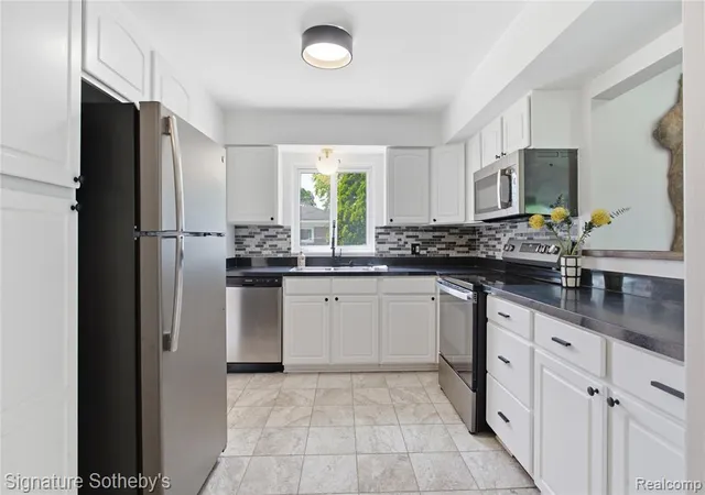 Homes for sale in Beverly Hills, MI | 16908 Dunblaine Ave, Beverly Hills, MI 48025 | MLS# 61007136